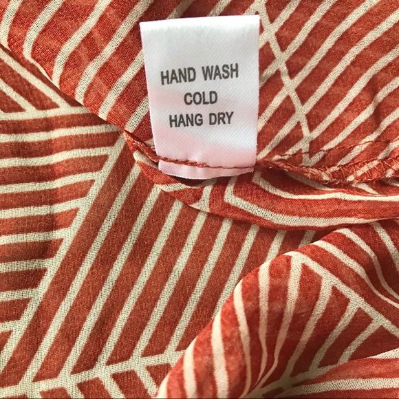 Body Central sheer sleeveless button down blouse - Picture 5 of 5